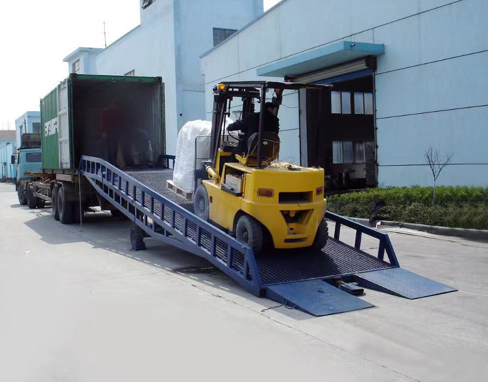 移動式登車橋使用現(xiàn)場